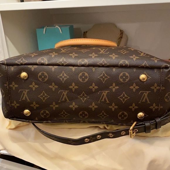 Louis Vuitton Pallas MM - Picture 9 of 15